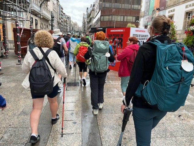 Peregrinos y cruceristas comparten el centro de la ciudad de Vigo Peregrinos y cruceristas comparten el centro de la ciudad de Vigo