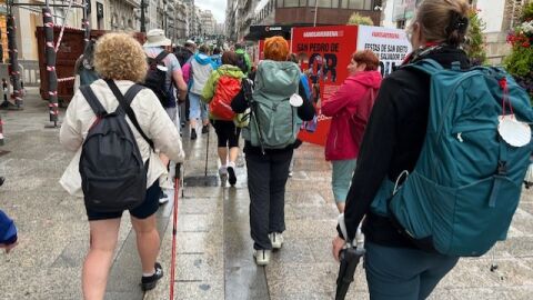 Peregrinos en la calle Príncipe de Vigo
