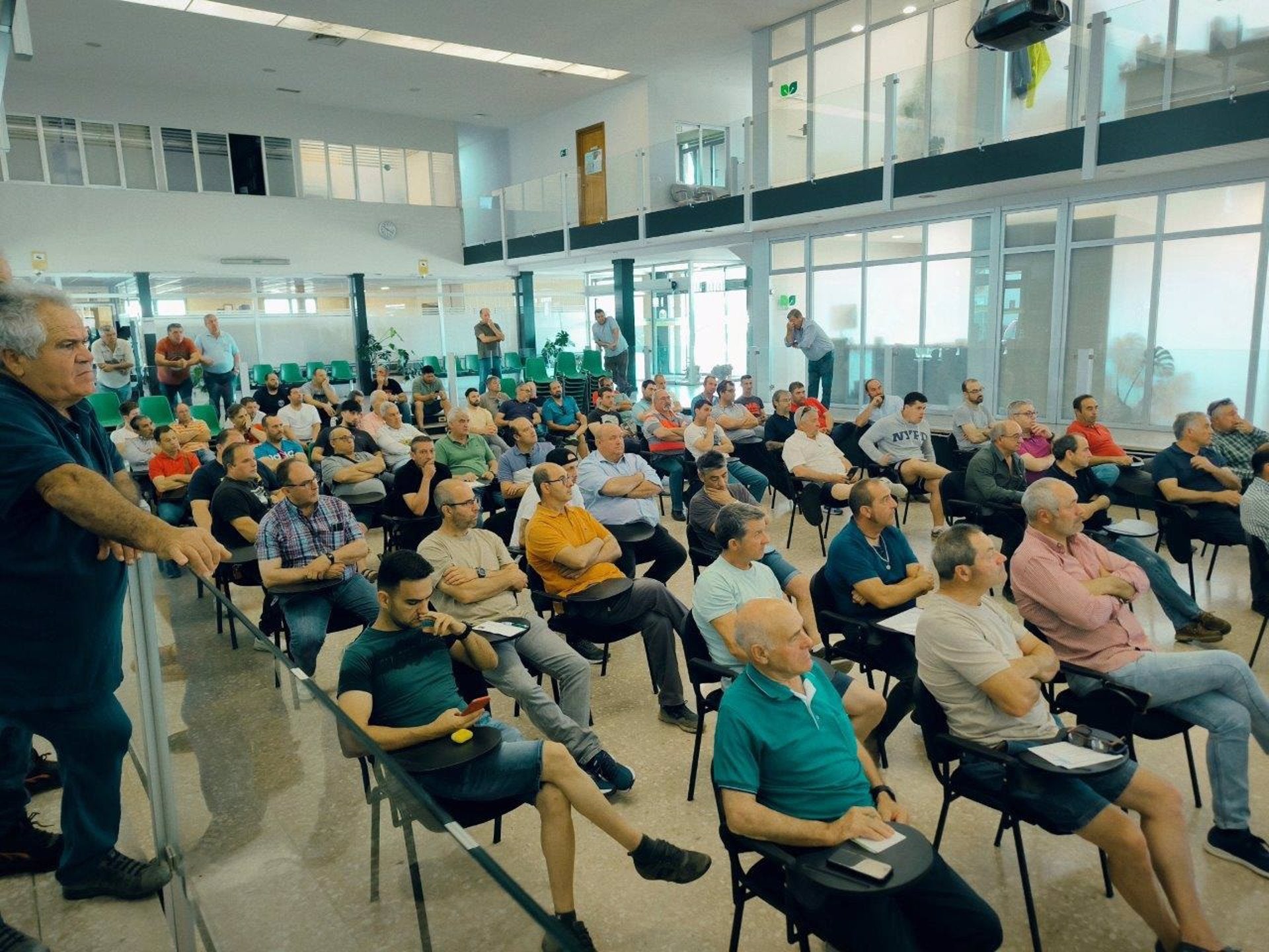 Agricultores de Guadalajara reclaman sacar a las cosechadoras de la resolución antiincendios Agricultores de Guadalajara reclaman sacar a las cosechadoras de la resolución antiincendios