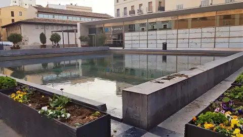 La plaza de l'Almoina y el centro arqueológico goteras