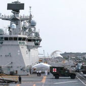 El buque Juan Carlos I, el más grande del ejército de España en su historia, se encuentra ya en el puerto de Santa Cruz de Tenerife, donde el próximo sábado día 7 de junio participará en el desfile de las Fuerzas Armadas, además de permitir la entrada de civiles a sus instalaciones con el objetivo de dar a conocer a la población las tareas que realiza y sus capacidades