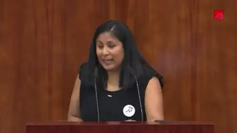 La diputada Paredes, a Ayuso: "Ustedes firmaron sentencias de muerte para miles de personas" La diputada Paredes, a Ayuso: "Ustedes firmaron sentencias de muerte para miles de personas"