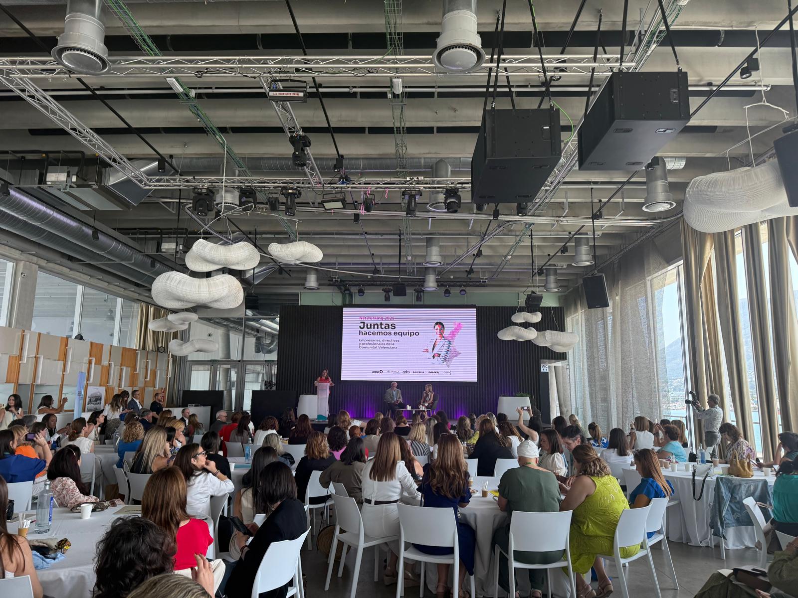 Más de 200 empresarias se alían para impulsar y visibilizar el liderazgo femenino de la Comunitat Valenciana Más de 200 empresarias se alían para impulsar y visibilizar el liderazgo femenino de la Comunitat Valenciana