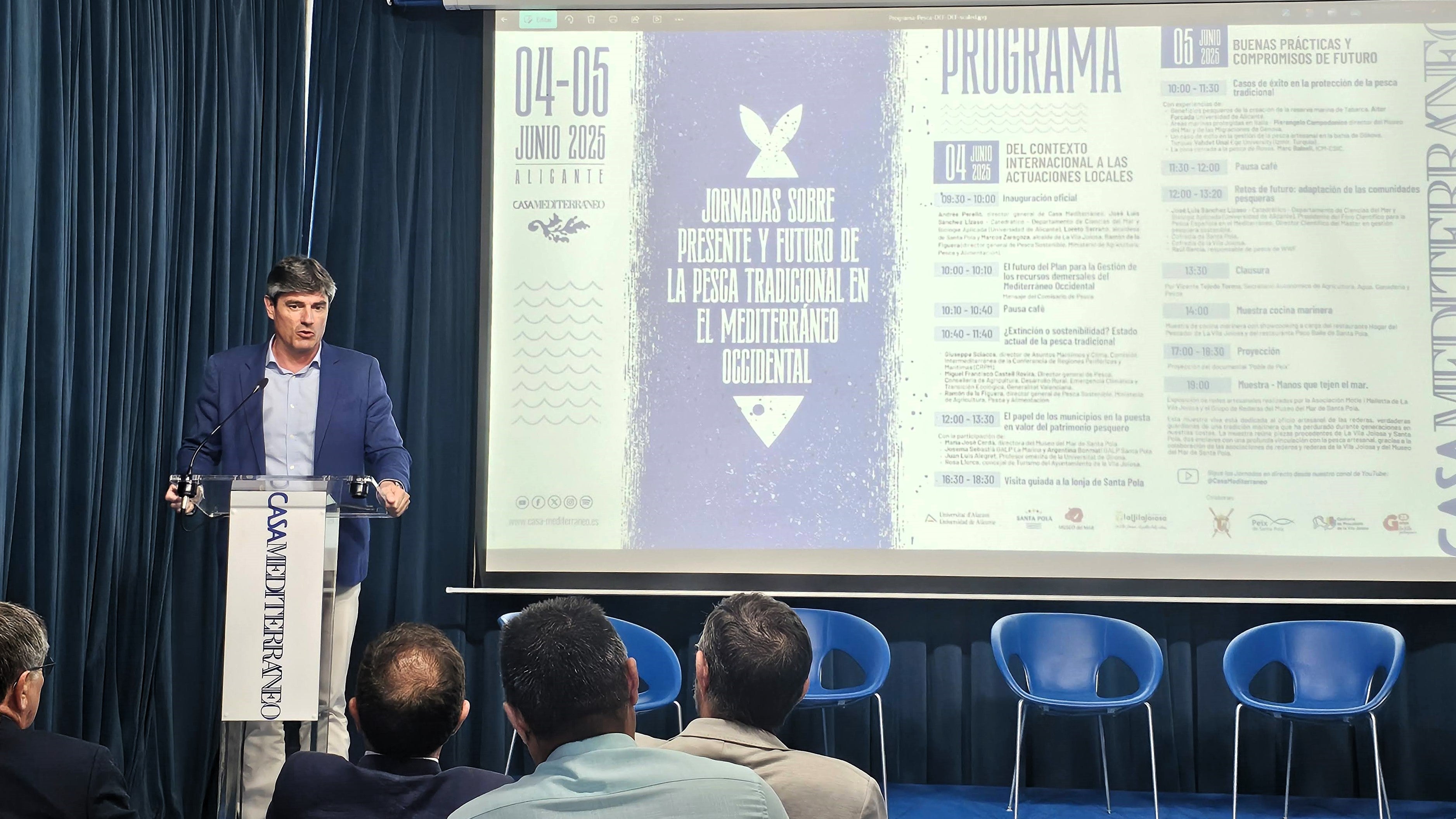 Los alcaldes de Villajoyosa y Santa Pola firman un acuerdo para defender la pesca tradicional Los alcaldes de Villajoyosa y Santa Pola firman un acuerdo para defender la pesca tradicional