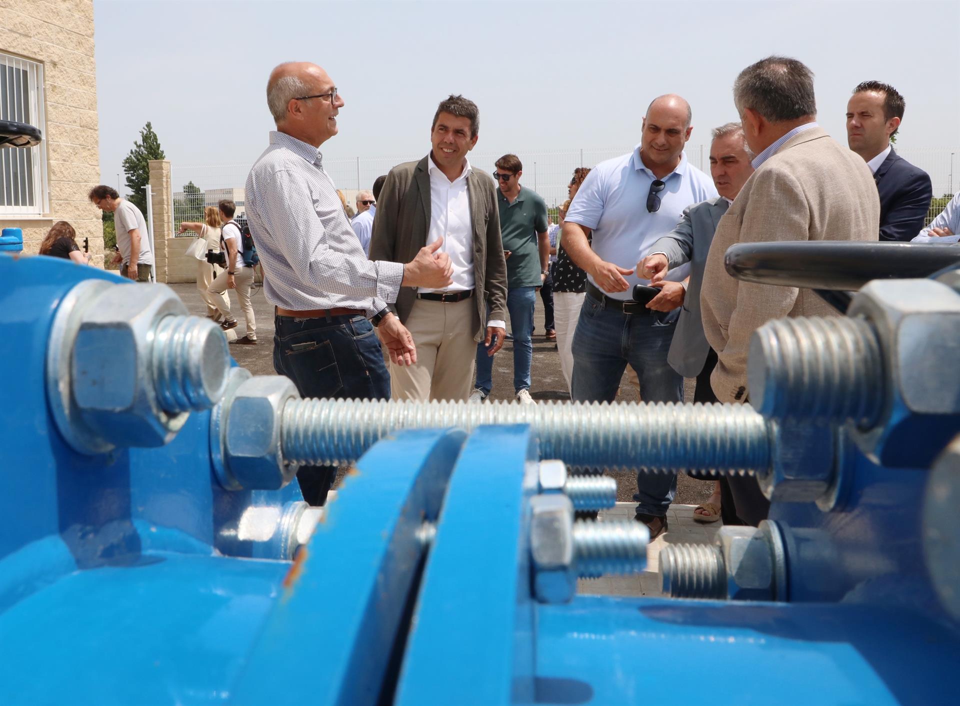 Mazón inaugura la modernización de regadíos en el sector 17 de la Acequia Real del Júcar en Alzira Mazón inaugura la modernización de regadíos en el sector 17 de la Acequia Real del Júcar en Alzira