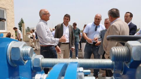 Maz&oacute;n en la puesta en marcha del regad&iacute;o en el sector 17 de la Acequia Real del J&uacute;car