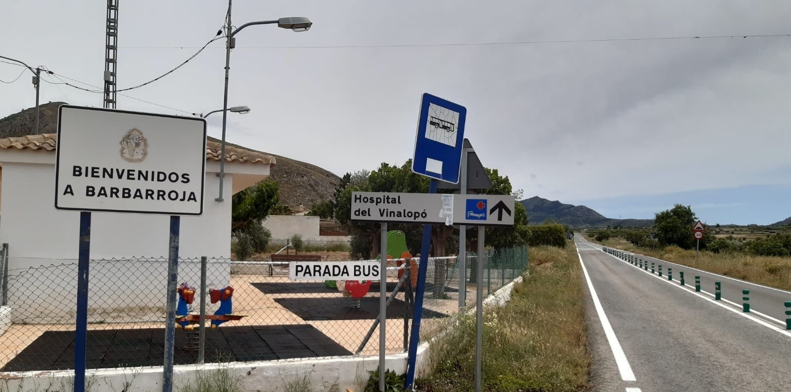 El centenar de vecinos de la pedanía oriolana de Barbarroja pide que no se les olvide y sean atendidas sus necesidades El centenar de vecinos de la pedanía oriolana de Barbarroja pide que no se les olvide y sean atendidas sus necesidades