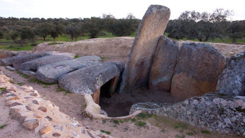 La Junta invierte casi 75.000 euros en obras del acceso al dolmen de L&aacute;cara