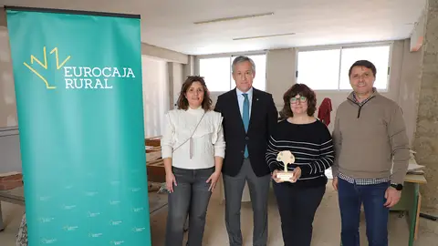 El AMPA del Colegio La Inmaculada de Paiporta recibe una ayuda de Fundación Eurocaja Rural para facilitar la recuperación del centro educativo afectado por la DANA El AMPA del Colegio La Inmaculada de Paiporta recibe una ayuda de Fundación Eurocaja Rural para facilitar la recuperación del centro educativo afectado por la DANA