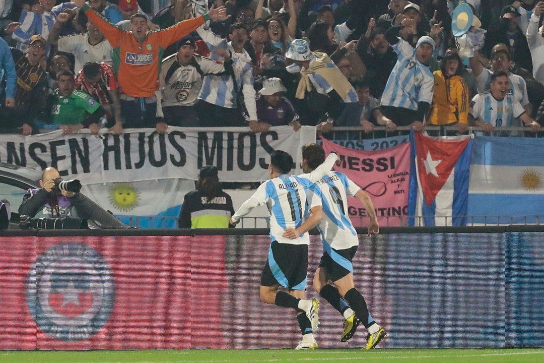 Argentina vence a Chile con un gol de Julián Álvarez Argentina vence a Chile con un gol de Julián Álvarez