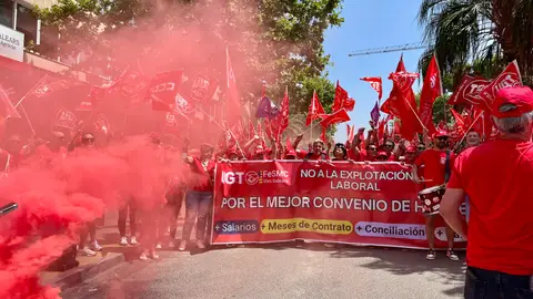 Unos 300 trabajadores del sector de la hostelería de Baleares alertan a la patronal: "Si no hay convenio, huelga". Unos 300 trabajadores del sector de la hostelería de Baleares alertan a la patronal: "Si no hay convenio, huelga".