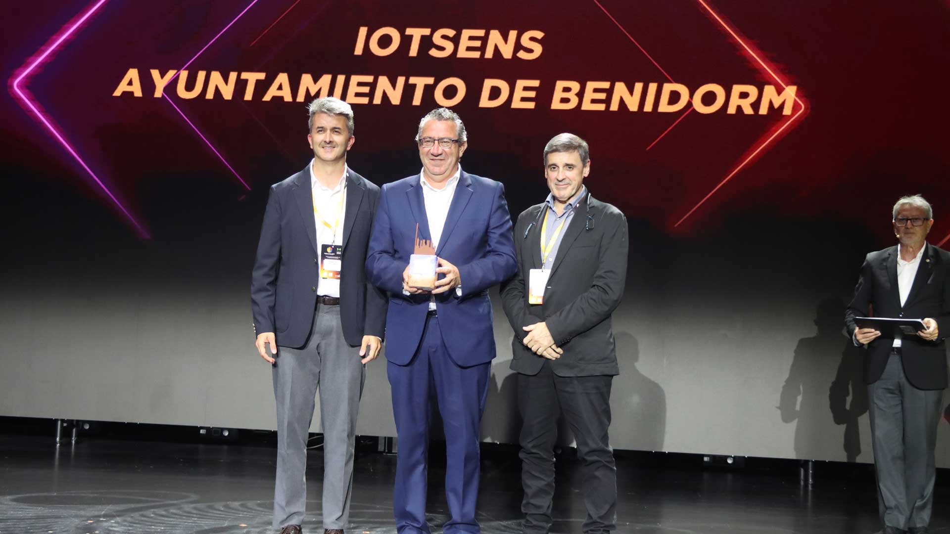 Benidorm recibe en el Digital Tourist el premio a la Sostenibilidad Turística por su propuesta ‘Teleasistencia Benidorm’ Benidorm recibe en el Digital Tourist el premio a la Sostenibilidad Turística por su propuesta ‘Teleasistencia Benidorm’