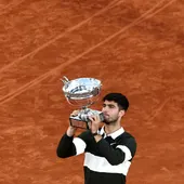 Carlos Alcaraz consuma una remontada histórica y conquista Roland Garros en la final más larga de su historia Carlos Alcaraz consuma una remontada histórica y conquista Roland Garros en la final más larga de su historia