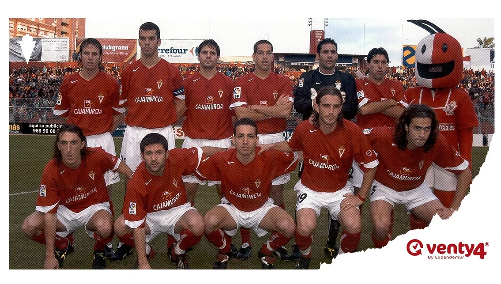 Acciari, cuarto por la izquierda en la fila superior de una imagen correspondiente a la temporada 2004-2005 Acciari, cuarto por la izquierda en la fila superior de una imagen correspondiente a la temporada 2004-2005