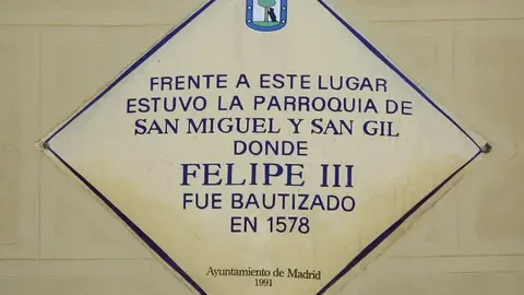 Placa de la parroquia de San Miguel y San Gil Placa de la parroquia de San Miguel y San Gil