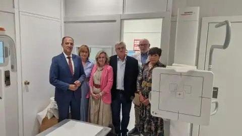 El consejero de Sanidad durante su visita al hospital San José HOSPITAL