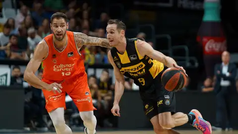 Valencia Basket y Marcelinho de vuelven a ver las caras en las semifinales de los playoff Valencia Basket y Marcelinho de vuelven a ver las caras en las semifinales de los playoff