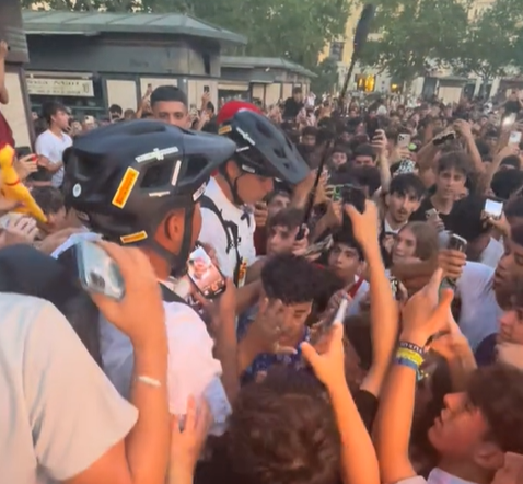 La aparición de Juan y Erra y la "convergencia lingüística" de los famosos, entre lo más viral de Más de uno Valencia La aparición de Juan y Erra y la "convergencia lingüística" de los famosos, entre lo más viral de Más de uno Valencia