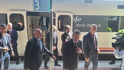 El secretario de Estado de Transportes, en la estación de Canfranc El secretario de Estado de Transportes, en la estación de Canfranc