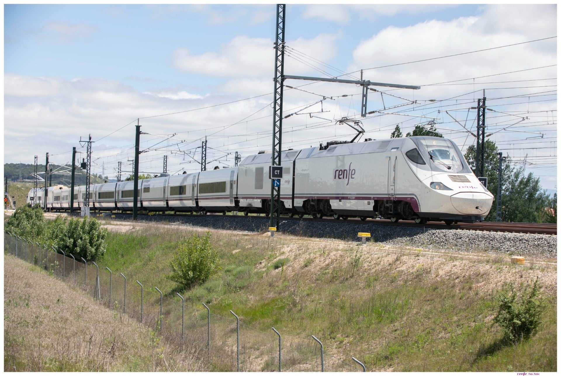 Renfe incrementa los viajes Extremadura-Madrid con el tercer Alvia y aumenta más de un 48% la venta anticipada Renfe incrementa los viajes Extremadura-Madrid con el tercer Alvia y aumenta más de un 48% la venta anticipada