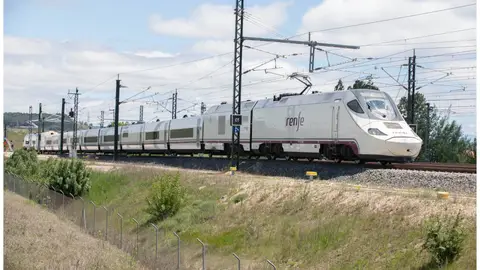 Renfe incrementa los viajes Extremadura-Madrid con el tercer Alvia y aumenta más de un 48% la venta anticipada Renfe incrementa los viajes Extremadura-Madrid con el tercer Alvia y aumenta más de un 48% la venta anticipada