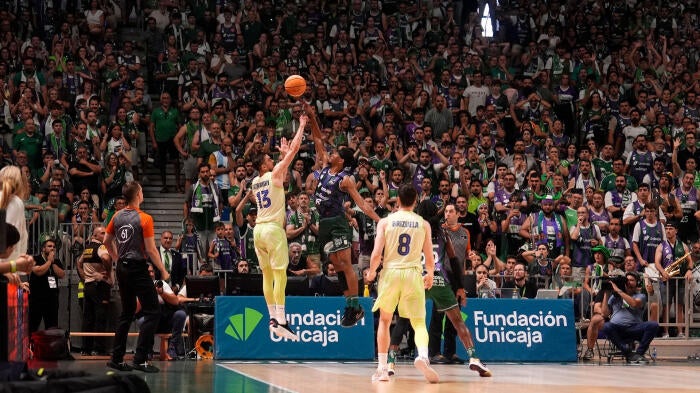 Soberbio partido de Unicaja para eliminar al Barça y colarse en las semis Soberbio partido de Unicaja para eliminar al Barça y colarse en las semis