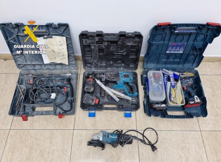 Detenido un varón por sustraer herramientas en el interior de un vehículo en Vall d’Uixò Detenido un varón por sustraer herramientas en el interior de un vehículo en Vall d’Uixò