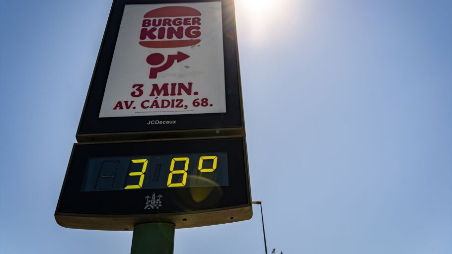 Un term&oacute;metro marca temperaturas cerca de 40&ordm; en la capital cordobesa.