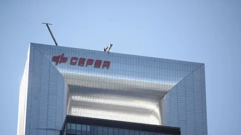 La Audiencia Nacional ordena detener al expresidente de Cepsa por blanquear 100 millones en la venta de la Torre Foster La Audiencia Nacional ordena detener al expresidente de Cepsa por blanquear 100 millones en la venta de la Torre Foster