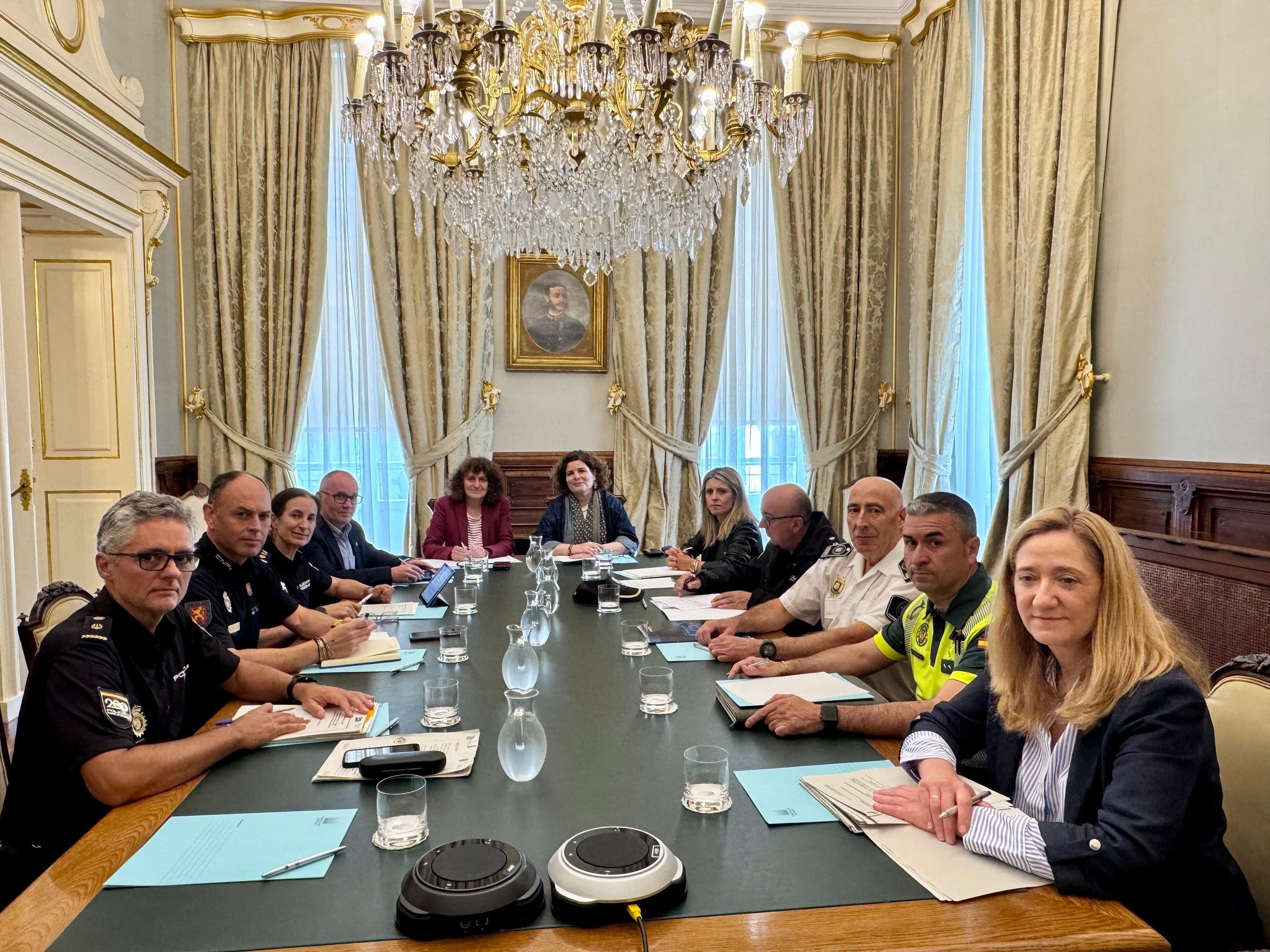 La Junta Local de Seguridad evalúa la situación de seguridad en Santiago y aborda el dispositivo especial para O Son do Camiño en el que participarán 300 personas La Junta Local de Seguridad evalúa la situación de seguridad en Santiago y aborda el dispositivo especial para O Son do Camiño en el que participarán 300 personas