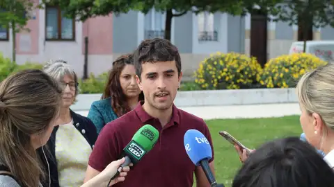 El secretario general de Cantabristas, Paulu Lobete, en declaraciones a los medios El secretario general de Cantabristas, Paulu Lobete, en declaraciones a los medios