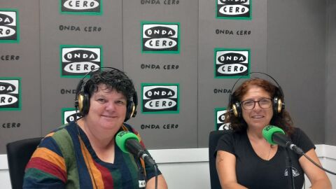 Nuestra presentadora, Marta Llinares, junto a Andrea Balice, socia del Xiringuito del Bol Nou