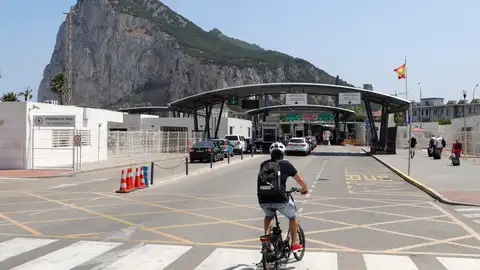 Fin a la Verja y controles para España: las claves del histórico acuerdo sobre Gibraltar Fin a la Verja y controles para España: las claves del histórico acuerdo sobre Gibraltar