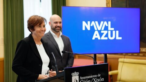 Carmen Moriy&oacute;n habla de victoria tras la marcha atr&aacute;s de la Autoridad Portuaria en la franja de Naval Azul