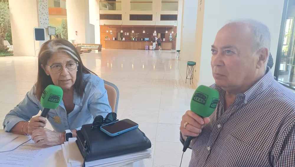 La vicepresidenta de la Mancomunidad, Mariana Otero y el teniente de alcalde del Ayuntamiento de Isla Cristina, Franciso Zamudio, durante su intervención en el prorgrama especial. La vicepresidenta de la Mancomunidad, Mariana Otero y el teniente de alcalde del Ayuntamiento de Isla Cristina, Franciso Zamudio, durante su intervención en el prorgrama especial.