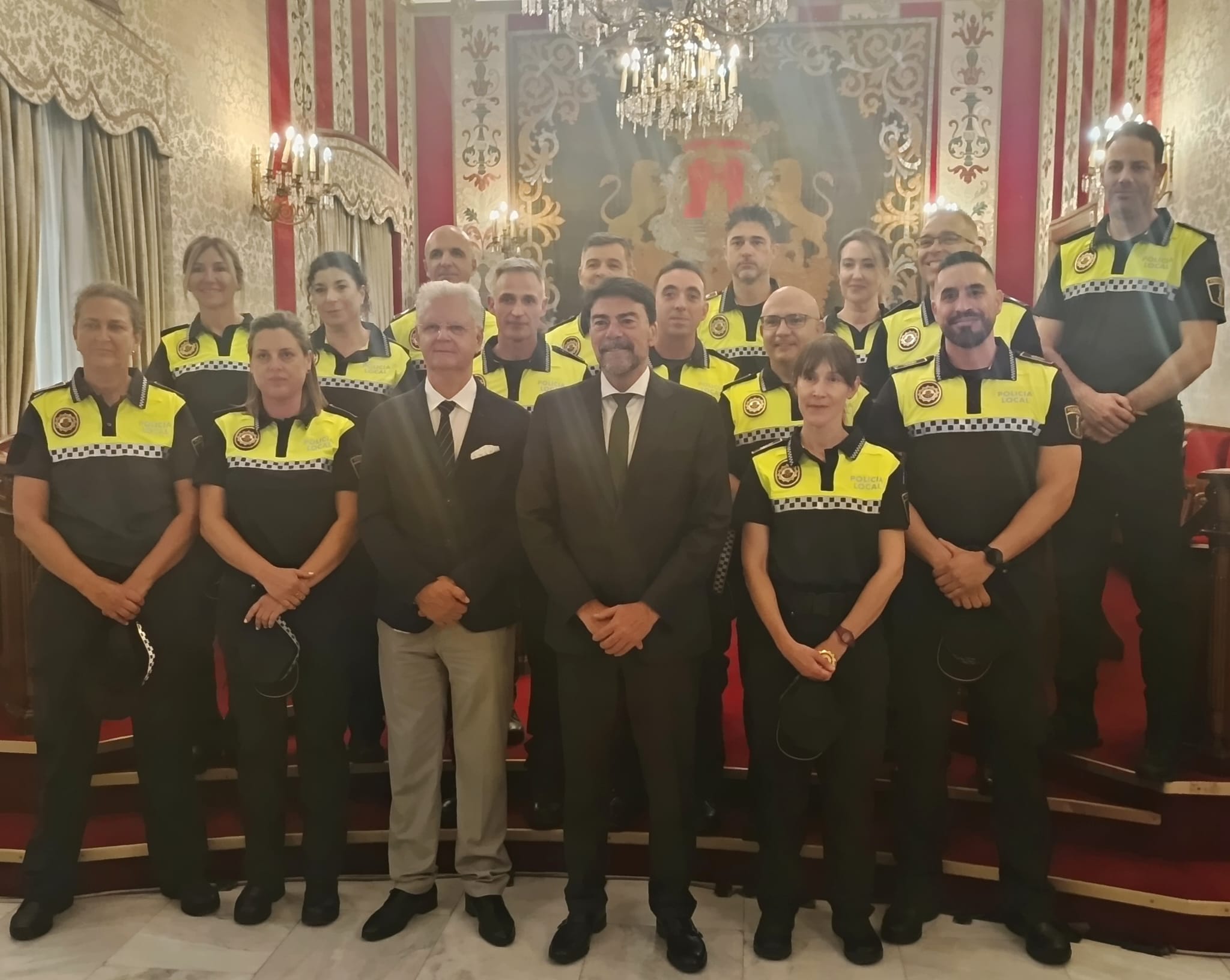 16 nuevos policías locales toman posesión para reforzar el dispositivo de playas 16 nuevos policías locales toman posesión para reforzar el dispositivo de playas