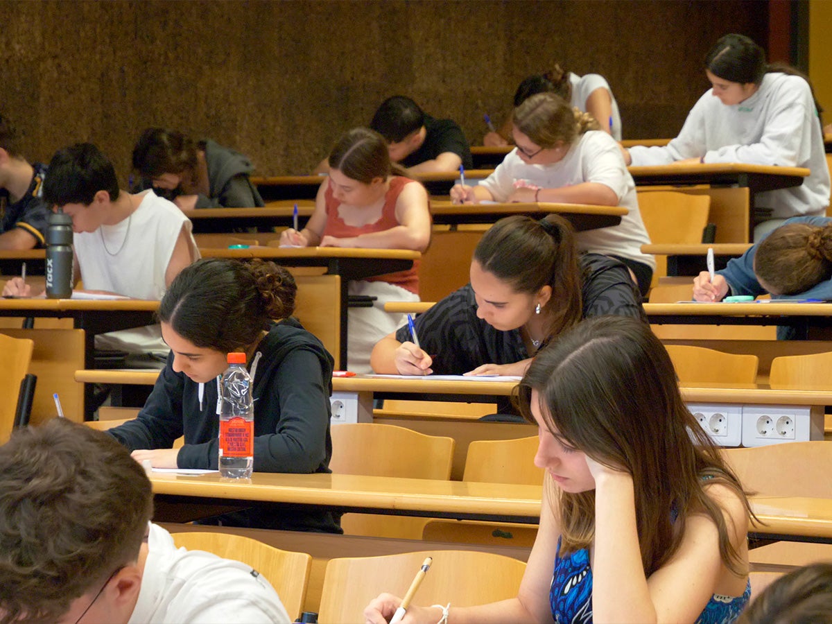 Aprueba el 96 % de los estudiantes examinados de Selectividad por la UMH de Elche Aprueba el 96 % de los estudiantes examinados de Selectividad por la UMH de Elche