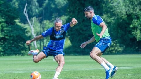 Santi Cazorla y Carlos Pomares, en El Requex&oacute;n