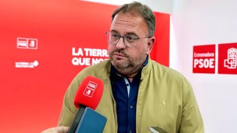 El alcalde socialista de M&eacute;rida pide a S&aacute;nchez un congreso extraordinario y le sugiere que no se presente como candidato