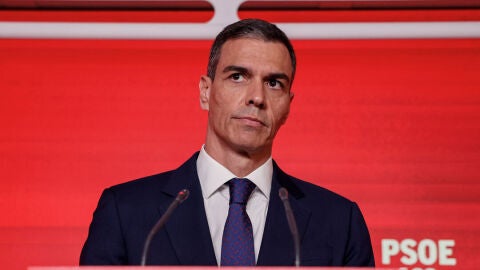 Pedro S&aacute;nchez, durante su comparecencia ante los medios/ EFE/Daniel Gonzalez