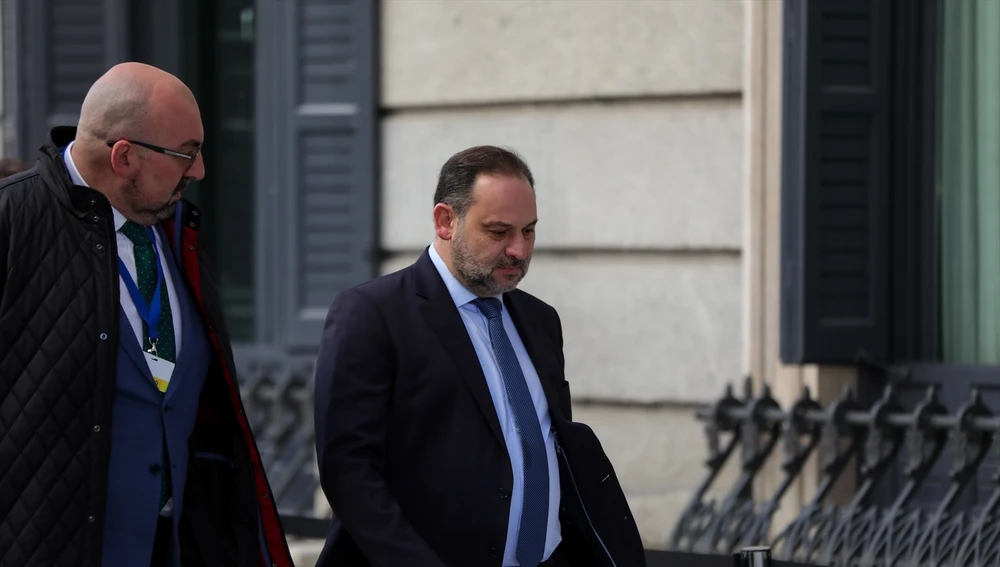 Koldo dudó de Ábalos tras gastarse 470.000 euros en dos años: “No tengo un puto duro…” Koldo dudó de Ábalos tras gastarse 470.000 euros en dos años: “No tengo un puto duro…”