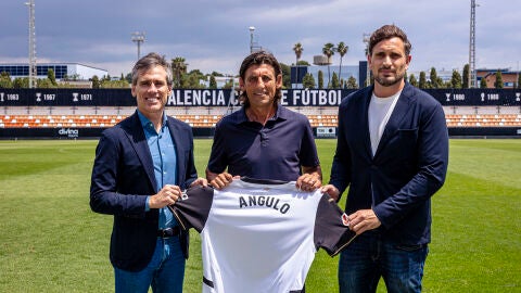 Miguel &Aacute;ngel Angulo renueva con el filial del Valencia