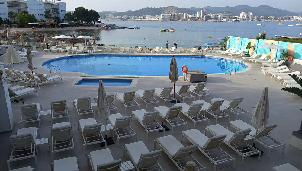 La piscina del hotel es sencillamente espectacular La piscina del hotel es sencillamente espectacular