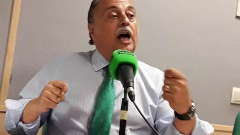 Dr. Pedro Hidalgo en los estudios de Onda Cero Dr. Pedro Hidalgo en los estudios de Onda Cero