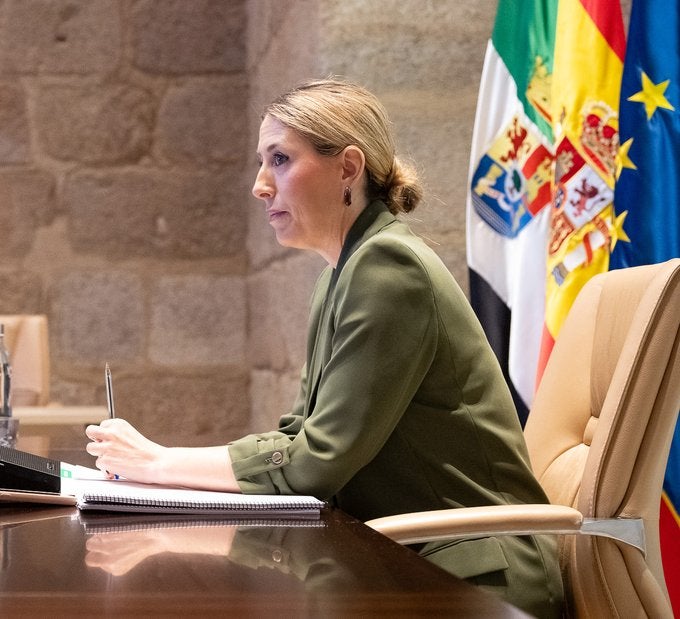 Guardiola considera "obsceno" que Sánchez siga en Moncloa y dice que los españoles no merecen el "deterioro democrático" Guardiola considera "obsceno" que Sánchez siga en Moncloa y dice que los españoles no merecen el "deterioro democrático"