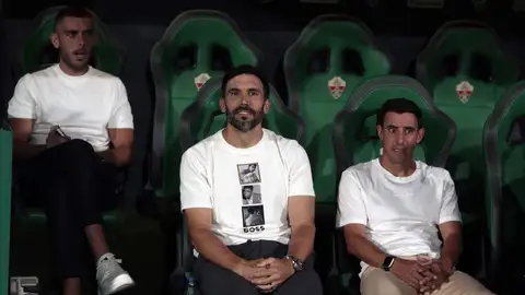 Eder Sarabia, en el banquillo del Martínez Valero. Eder Sarabia, en el banquillo del Martínez Valero.