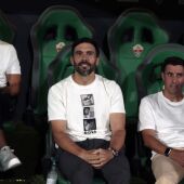 Eder Sarabia, en el banquillo del Martínez Valero.