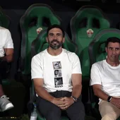 Eder Sarabia, en el banquillo del Martínez Valero. Eder Sarabia, en el banquillo del Martínez Valero.