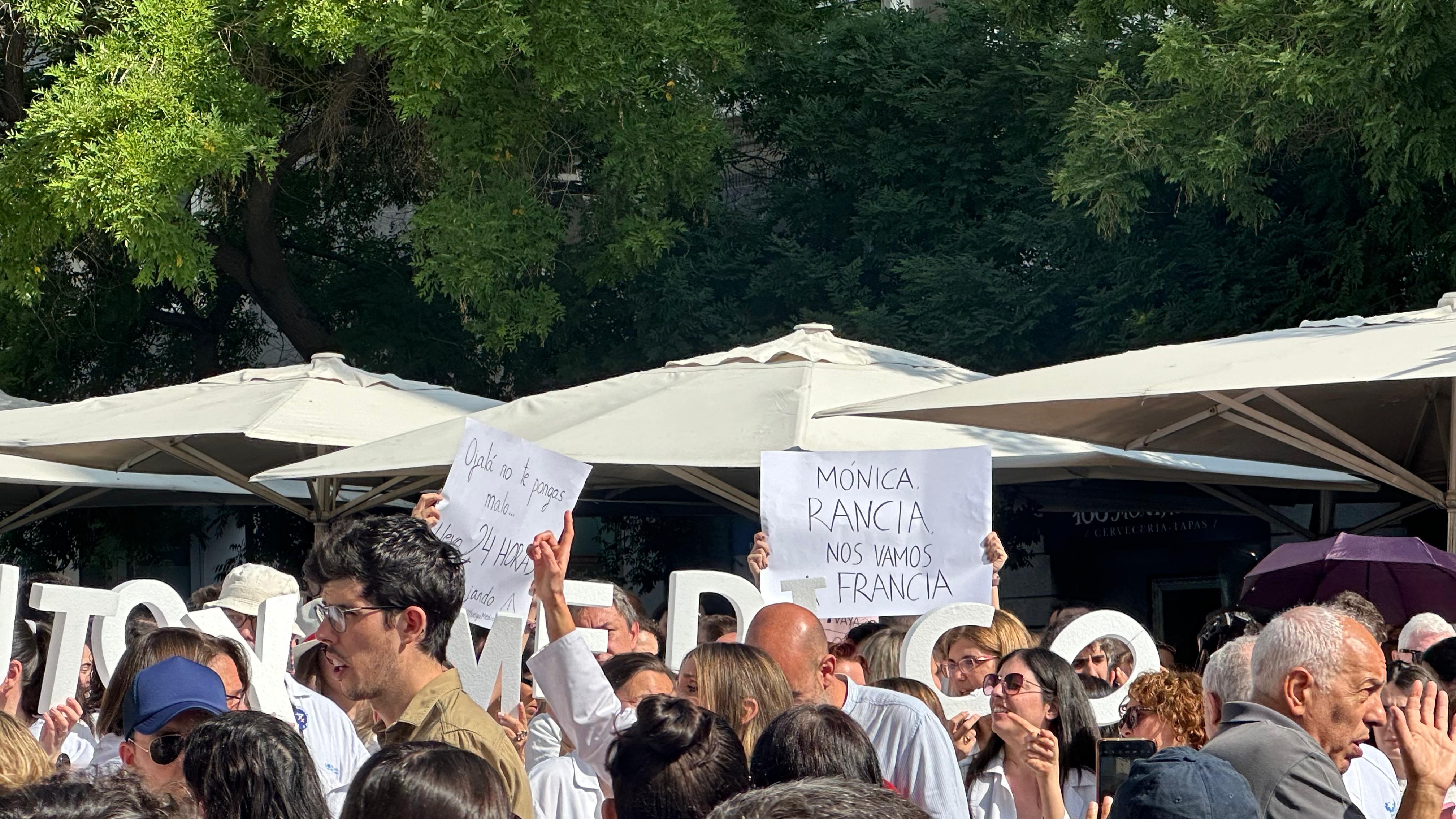 Los médicos españoles organizan la primera huelga nacional contra Mónica García Los médicos españoles organizan la primera huelga nacional contra Mónica García