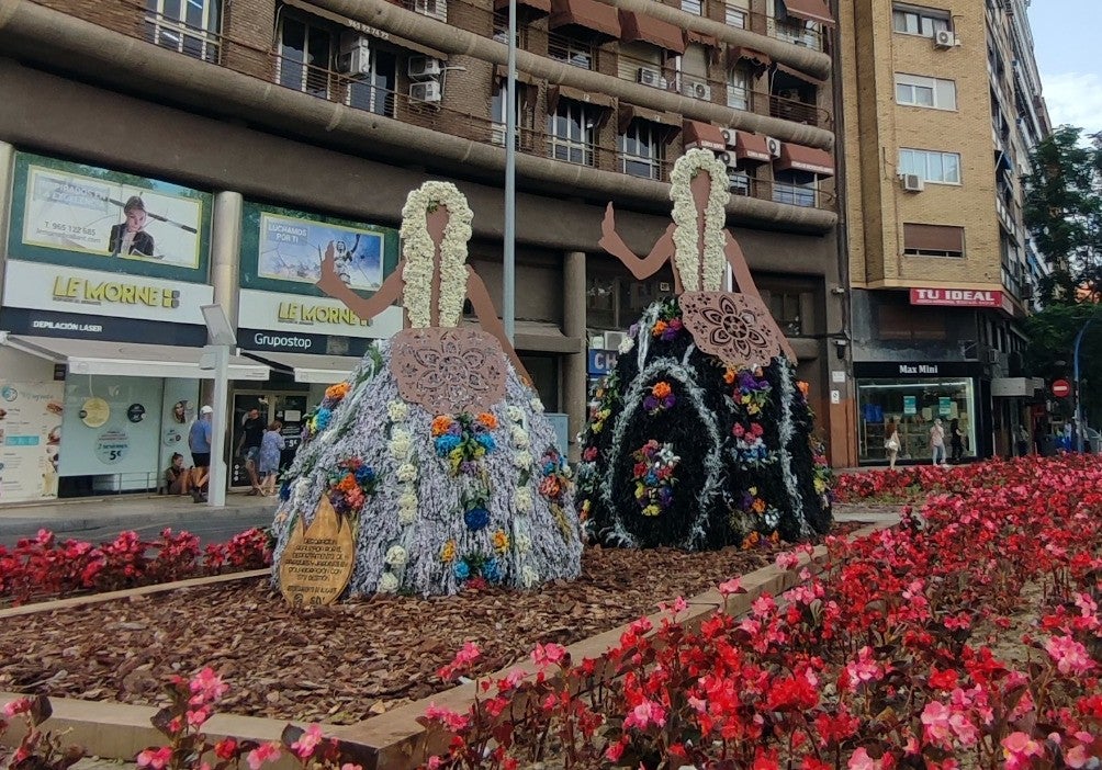 La avenida de la Estación y la Explanada recuperan a las Belleas del Foc florales para estas Hogueras La avenida de la Estación y la Explanada recuperan a las Belleas del Foc florales para estas Hogueras
